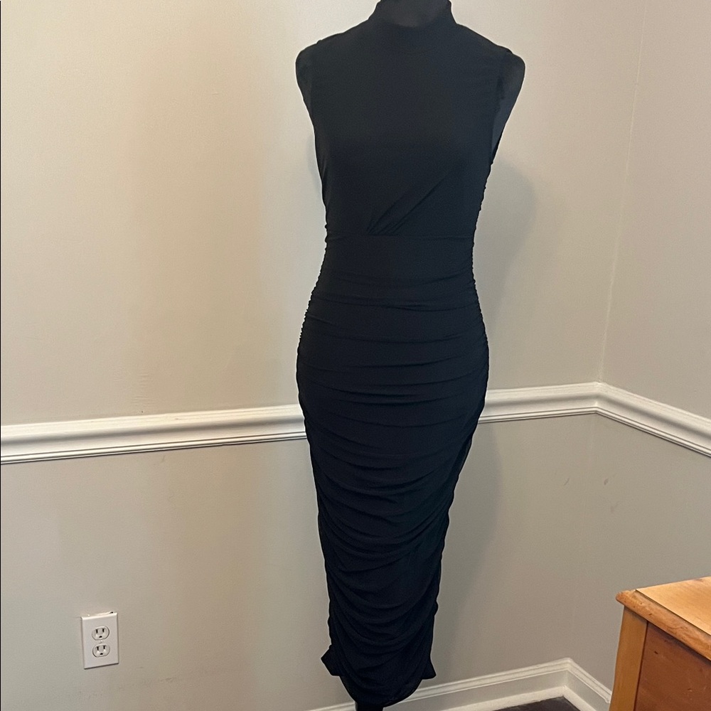 Chic Black Sleeveless Midi Dress